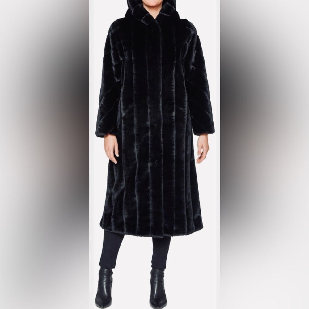 Elegant Black Faux Fur Coat - Picture 8 of 9